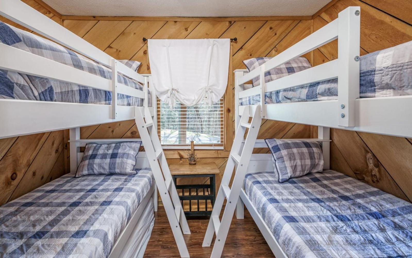 Wooded Bliss Hot Tub Single Level Cabin With No Steps Rocking Chairs And Wooded Views Pigeon Forge Dış mekan fotoğraf
